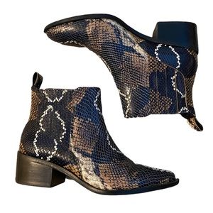 Crown Vintage Snake skin ankle boot